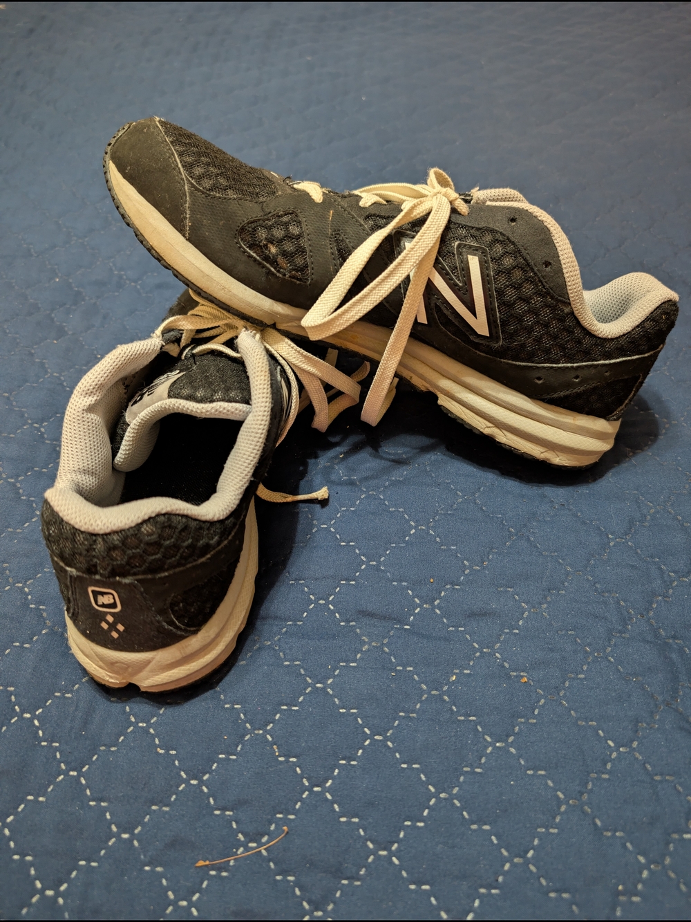 New Balance 630 Black & White Running Shoes - Picture 2 of 4